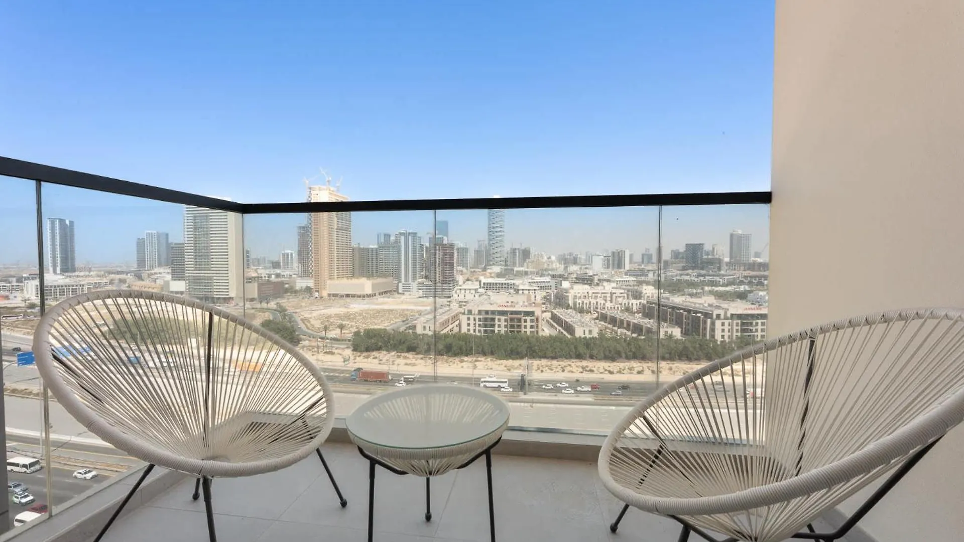 Apartment Sleek Studio In The Ivy Tower, Jvt Dubai