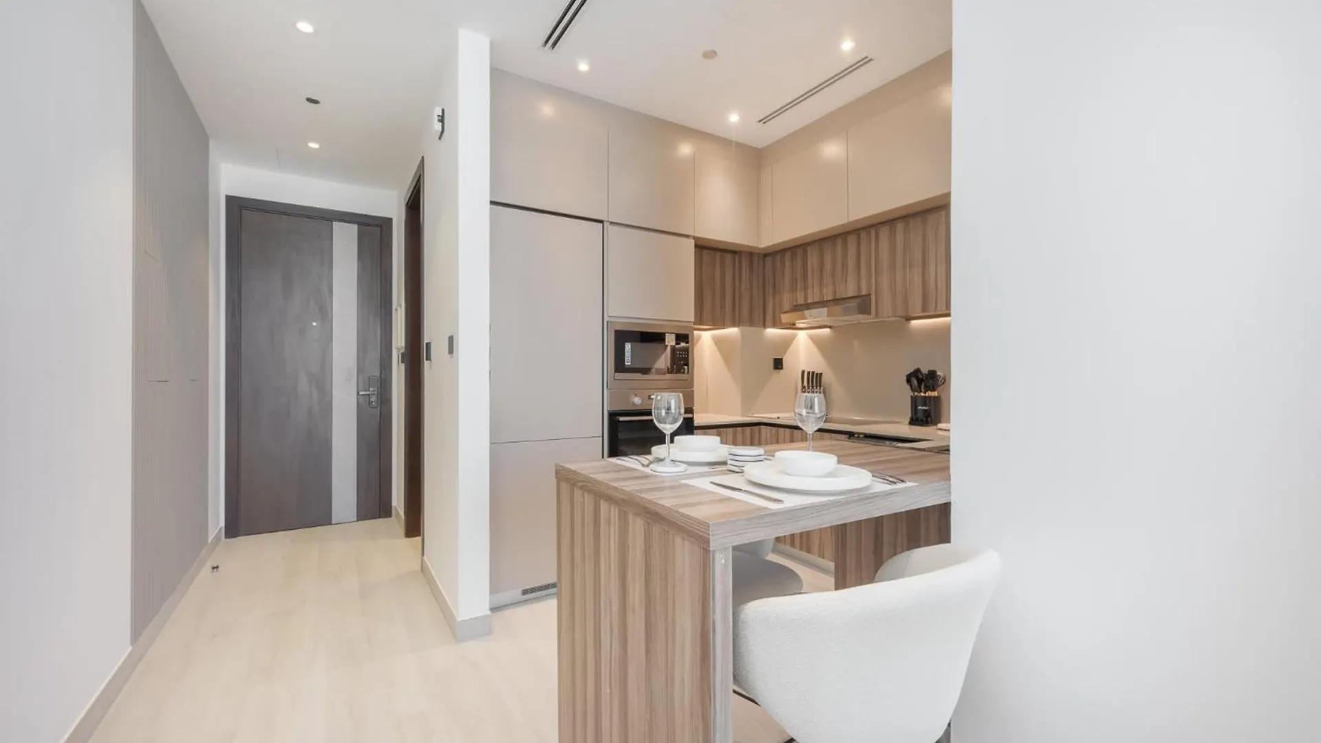 Sleek Studio In The Ivy Tower, Jvt Dubai Apartment